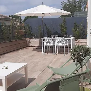 Avec Terrasse , Arles France