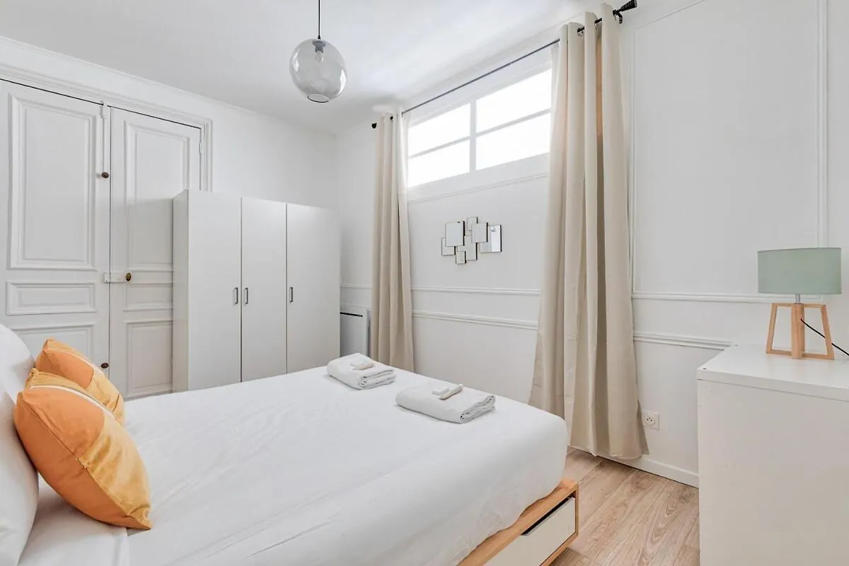公寓 Joli Appartement Champs Elysees - 6P 巴黎